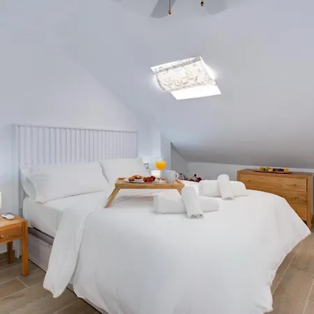 Апартаменты Home4u San Antonio - 1 Min Walk To *