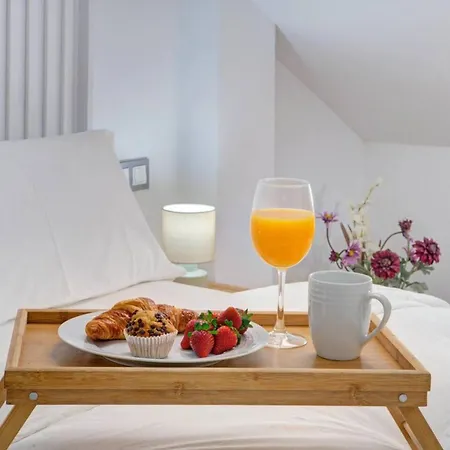 Home4u San Antonio - 1 Min Walk To Appartamento