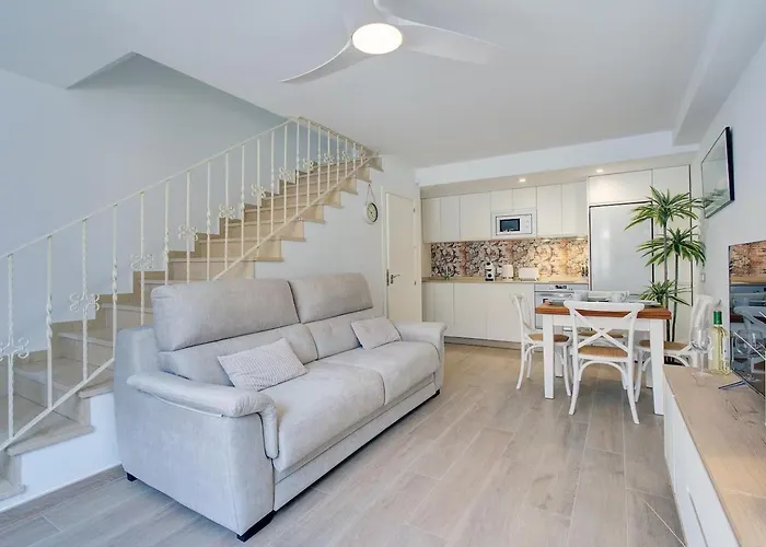 Home4u San Antonio - 1 Min Walk To Estepona