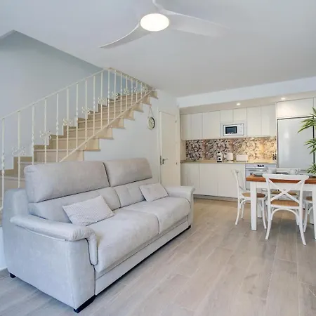 Home4u San Antonio - 1 Min Walk To Estepona