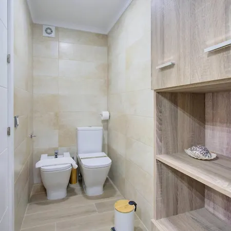Home4u San Antonio - 1 Min Walk To * Estepona