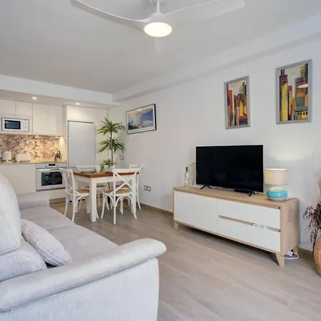 Home4u San Antonio - 1 Min Walk To * Estepona