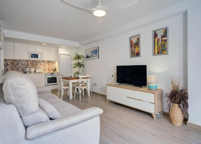 Home4u San Antonio - 1 Min Walk To * Estepona