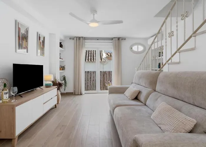 Home4u San Antonio - 1 Min Walk To Estepona